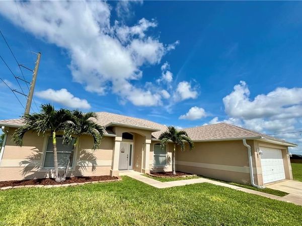 2720 NE 1st PL, CAPE CORAL, FL 33909