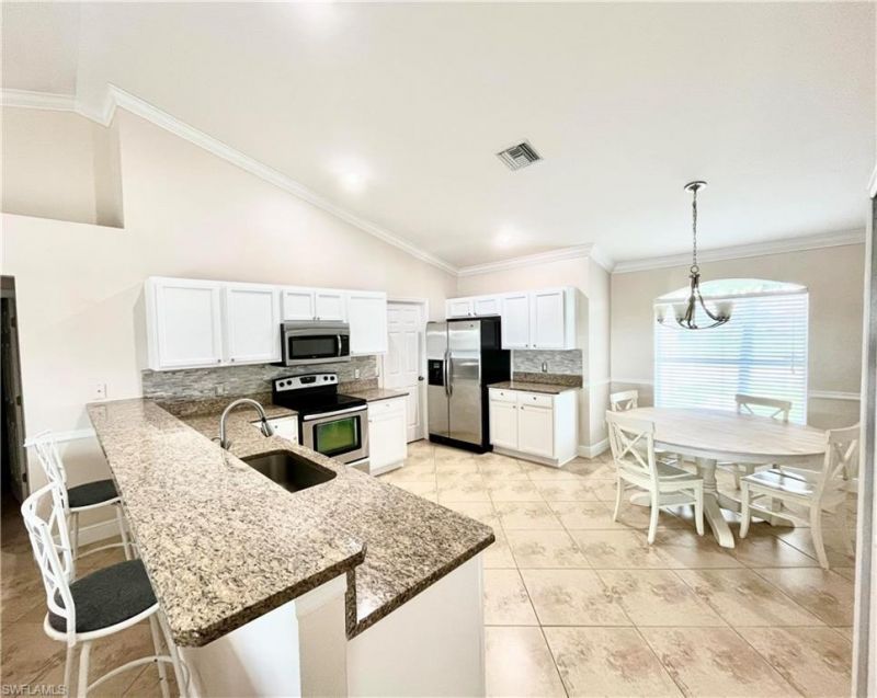 2720 NE 1st Pl, Cape Coral, FL 33909 Photo
