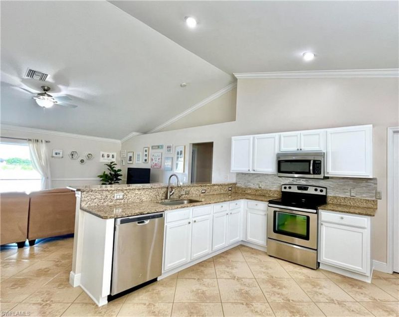 2720 NE 1st Pl, Cape Coral, FL 33909 Photo