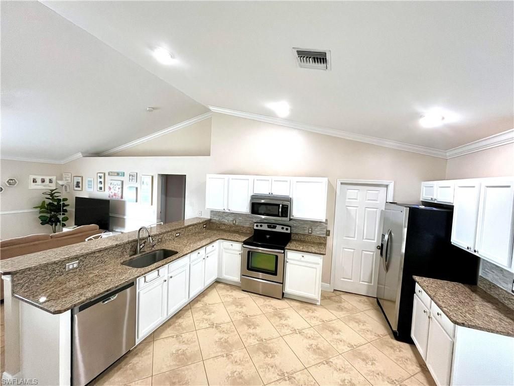 2720 NE 1st Pl, Cape Coral, FL 33909 Photo