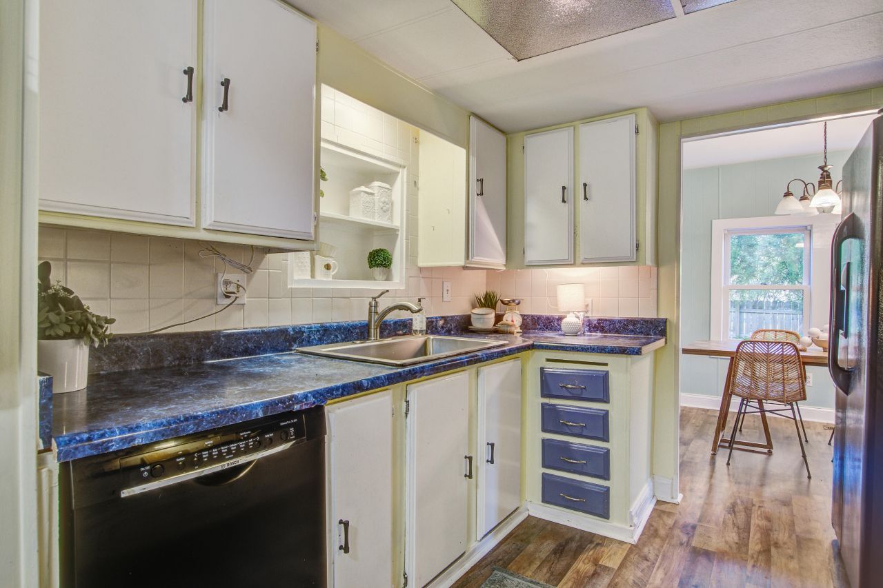 101 Lee Street Photo 10