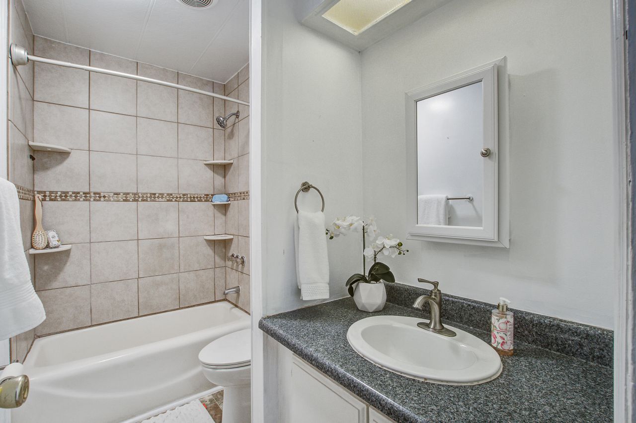 101 Lee Street Photo 24