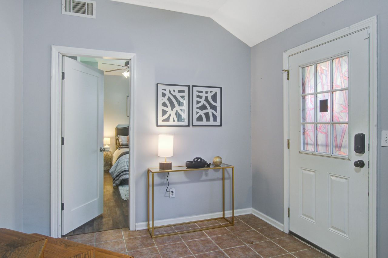 101 Lee Street Photo 6