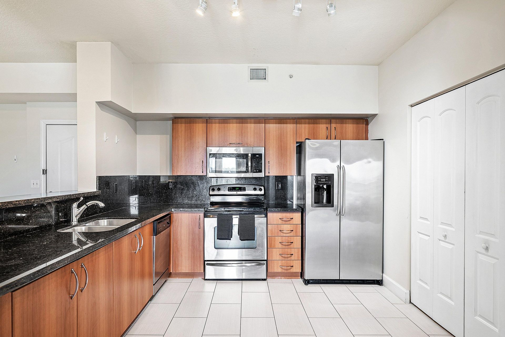 255 NE 3rd Avenue, Unit 2503, Delray Beach, FL 33444 Photo