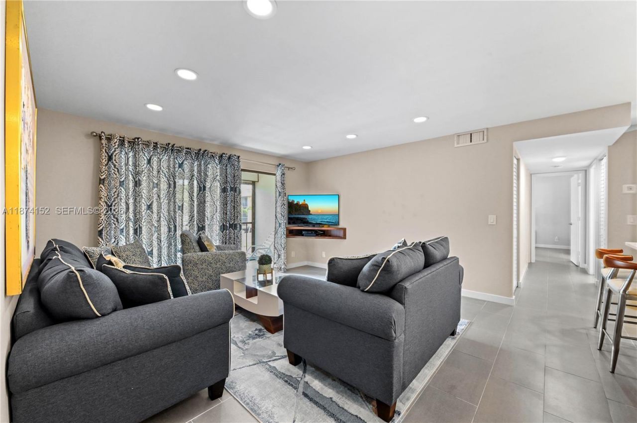 812 Sky Pine Way, Unit C2, Greenacres, FL 33415 Photo
