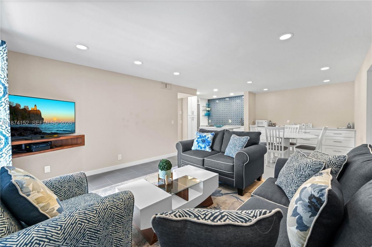 812 Sky Pine Way, Unit C2, Greenacres, FL 33415 Photo