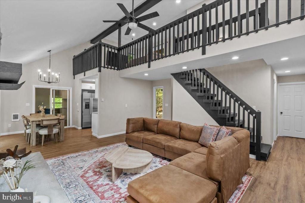 415 CANTERBURY ROAD, BUSHKILL, PA 18324