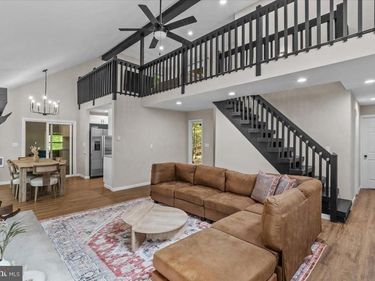 415 CANTERBURY ROAD, BUSHKILL, PA 18324