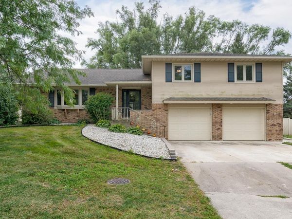 606 10th Avenue, Ackley, IA 50601