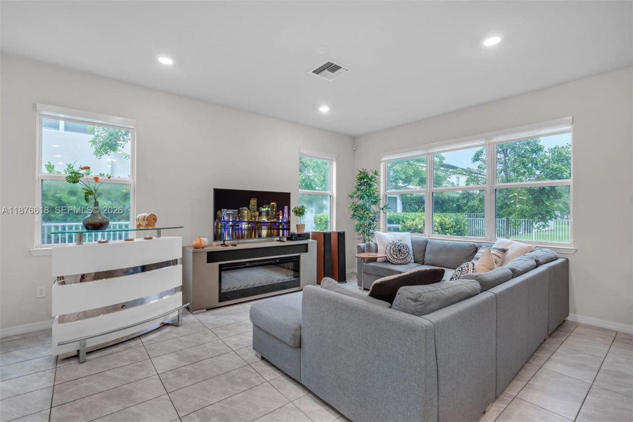 4754 Eucalyptus Dr, Hollywood, FL 33021 Photo