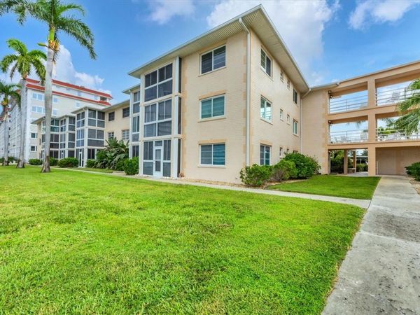 200 THE ESPLANADE N, Unit B20, VENICE, FL 34285