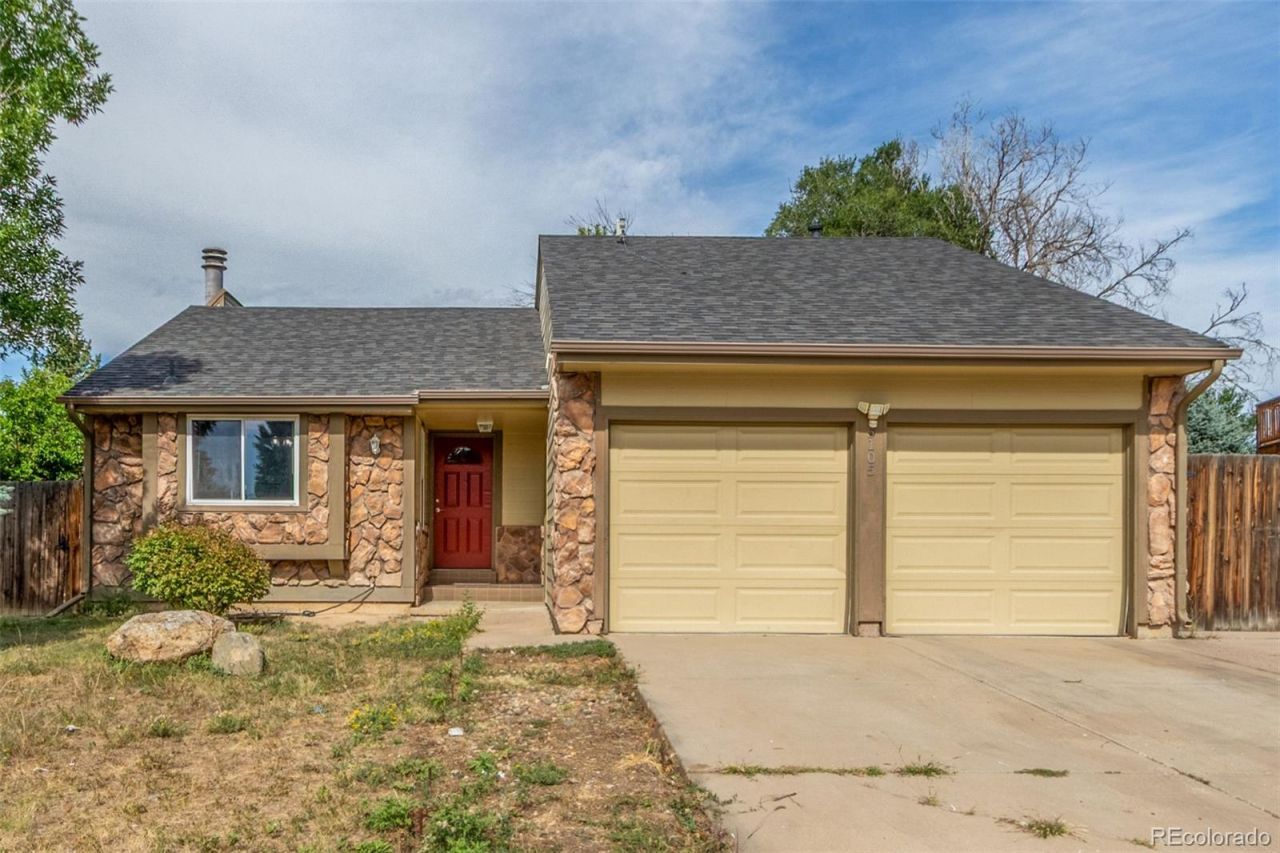 5105 Chandler Way, Denver, CO 80239 Main Photo