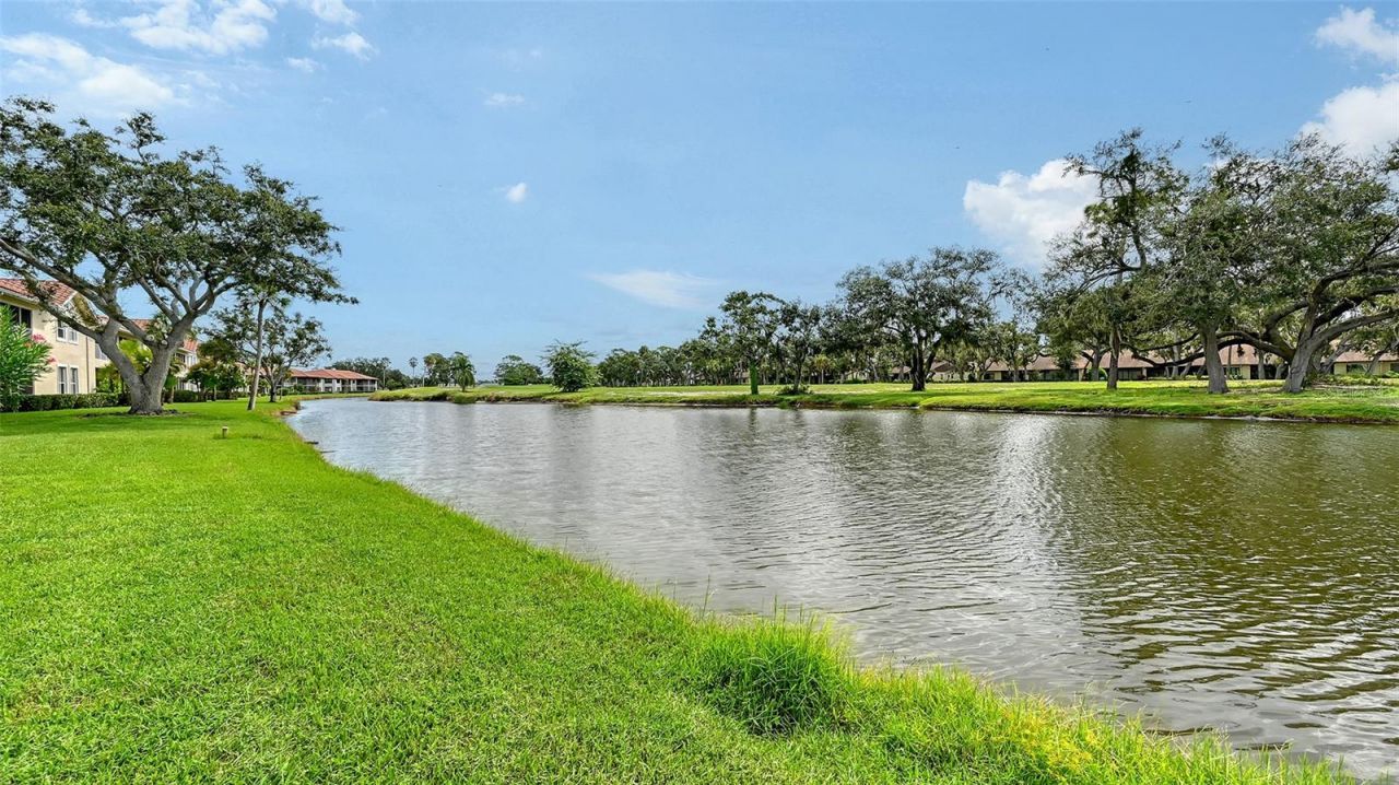7340 Golf Pointe Circle, Sarasota, FL 34243 Photo