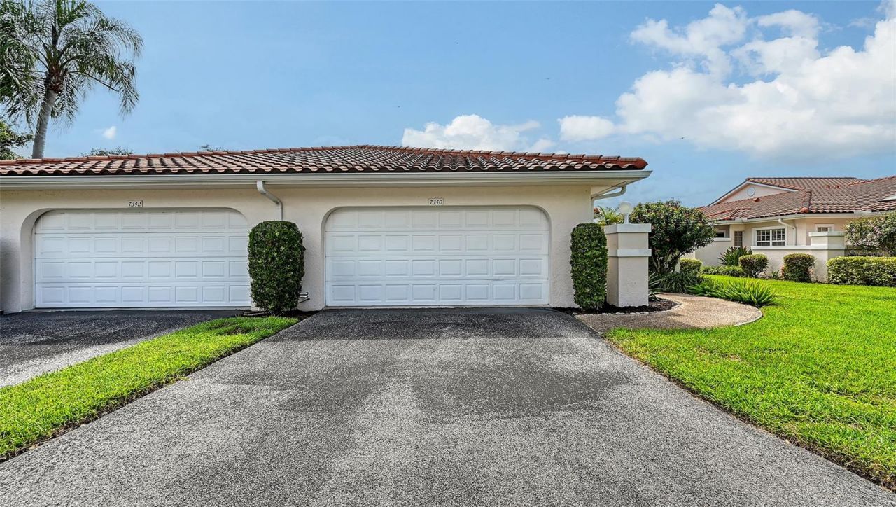 7340 Golf Pointe Circle, Sarasota, FL 34243 Photo