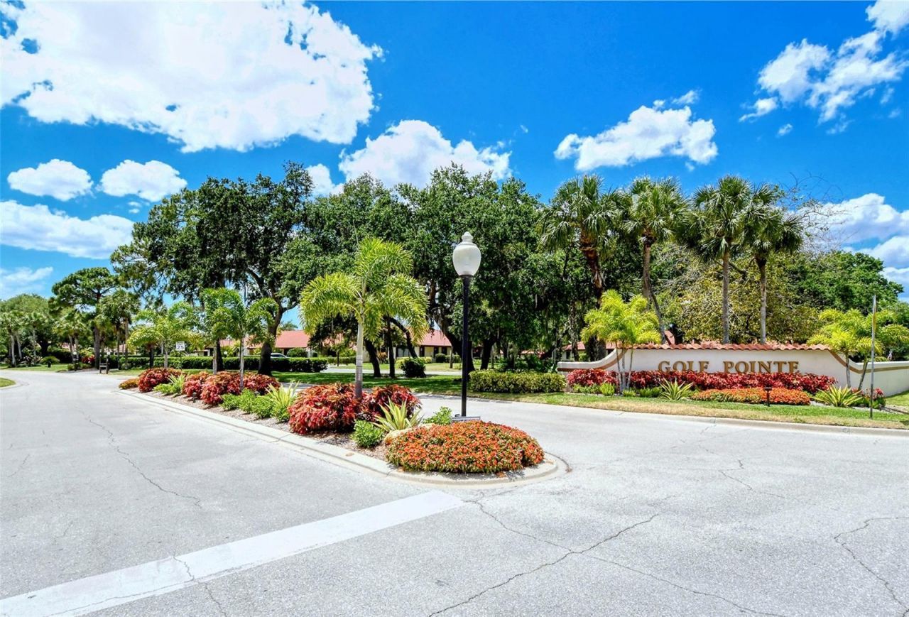 7340 Golf Pointe Circle, Sarasota, FL 34243 Photo