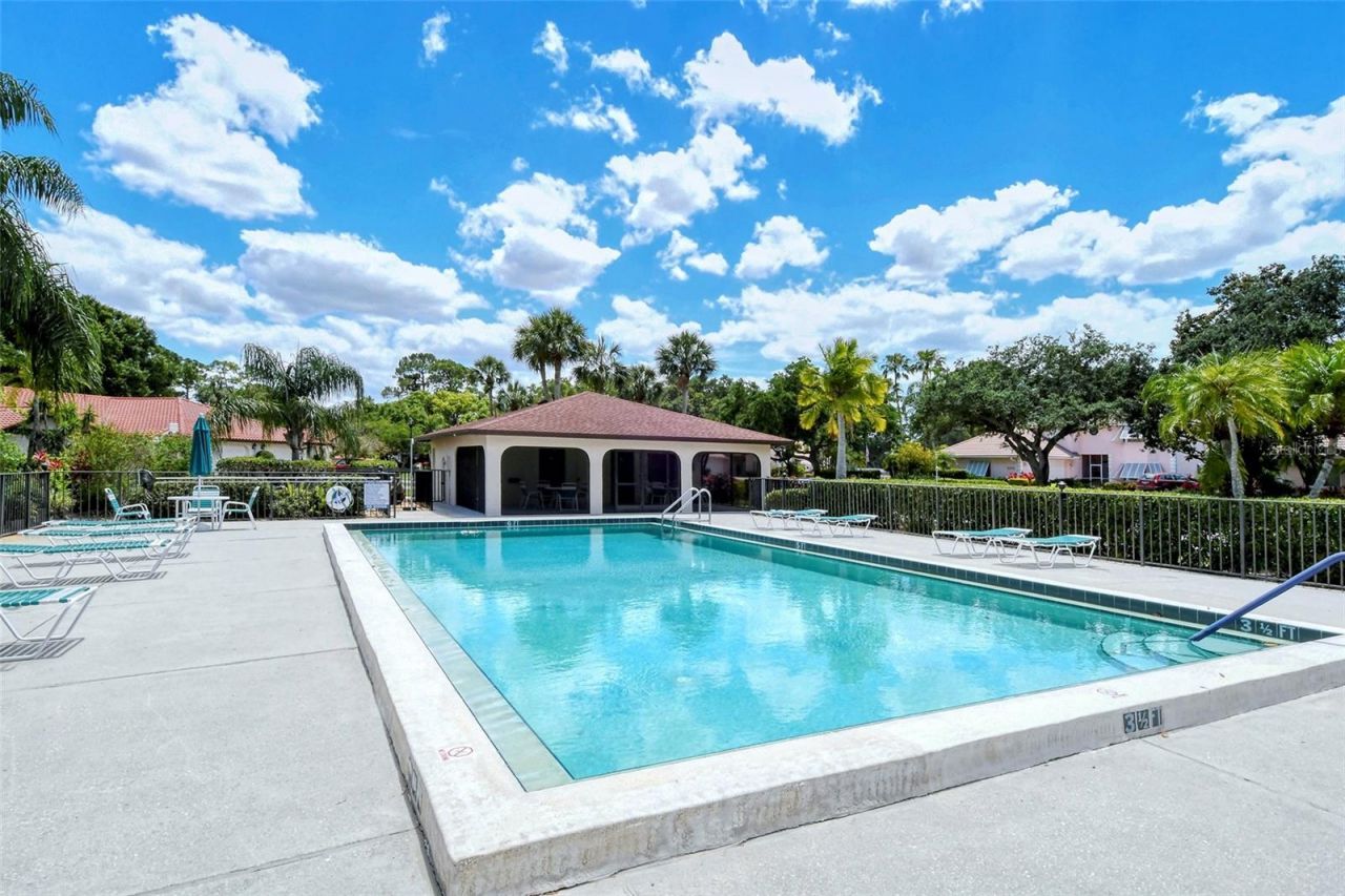 7340 Golf Pointe Circle, Sarasota, FL 34243 Photo