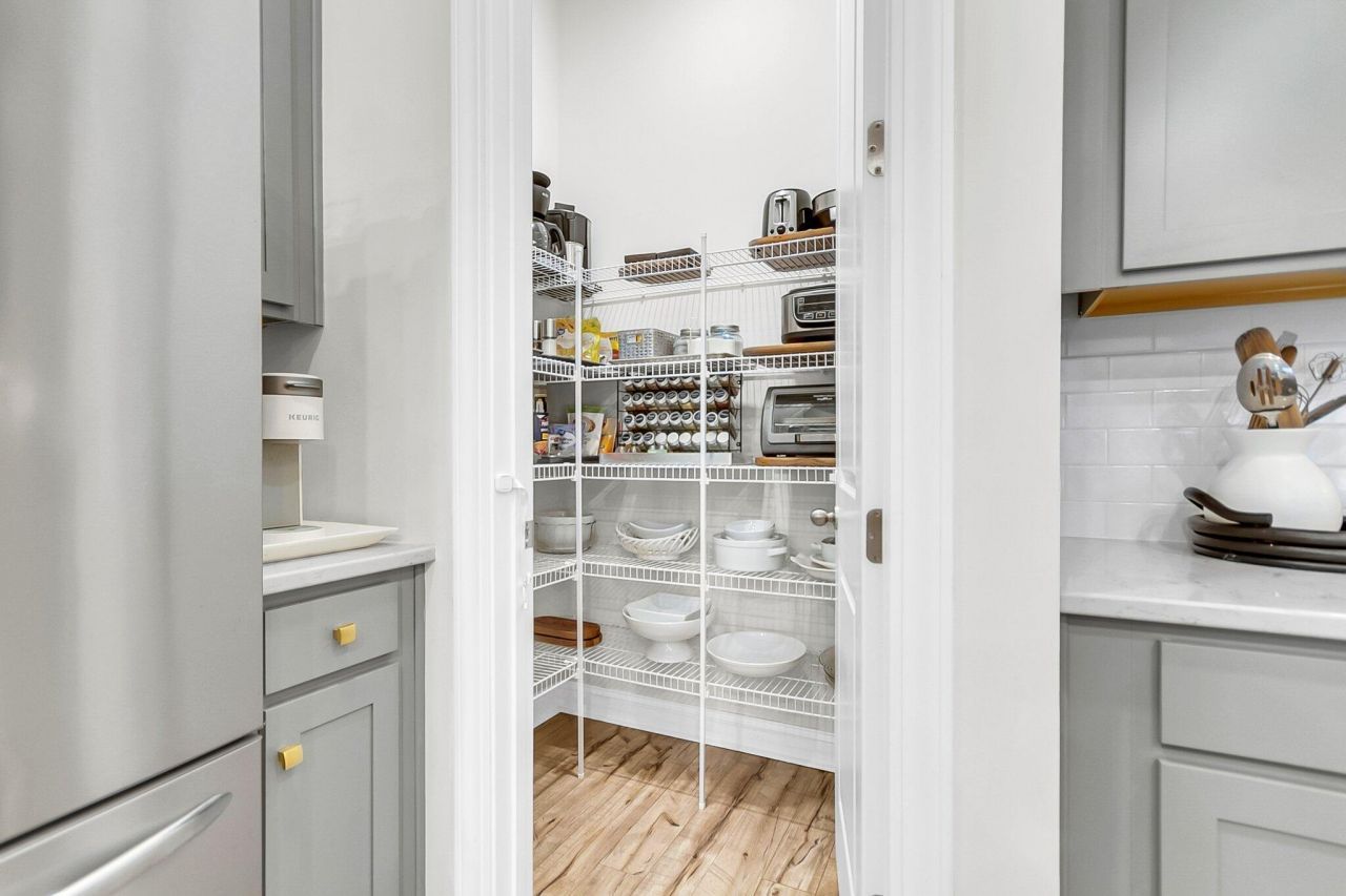 3046 Emma Lane Photo 7