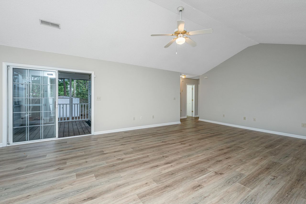 486 Cessna Avenue Photo 10