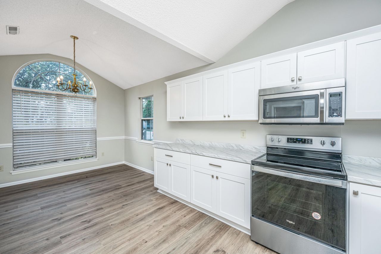 486 Cessna Avenue Photo 11