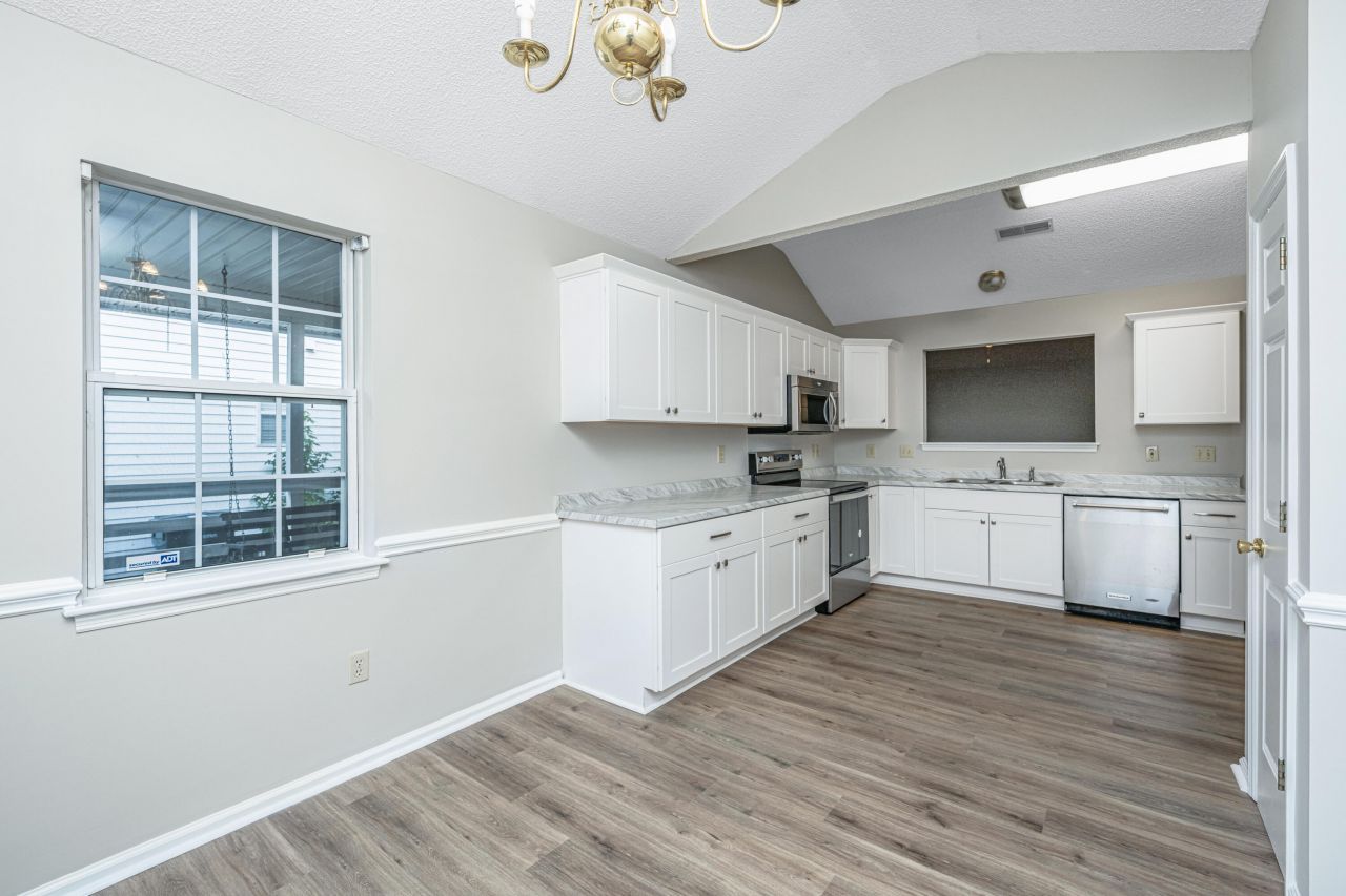 486 Cessna Avenue Photo 12