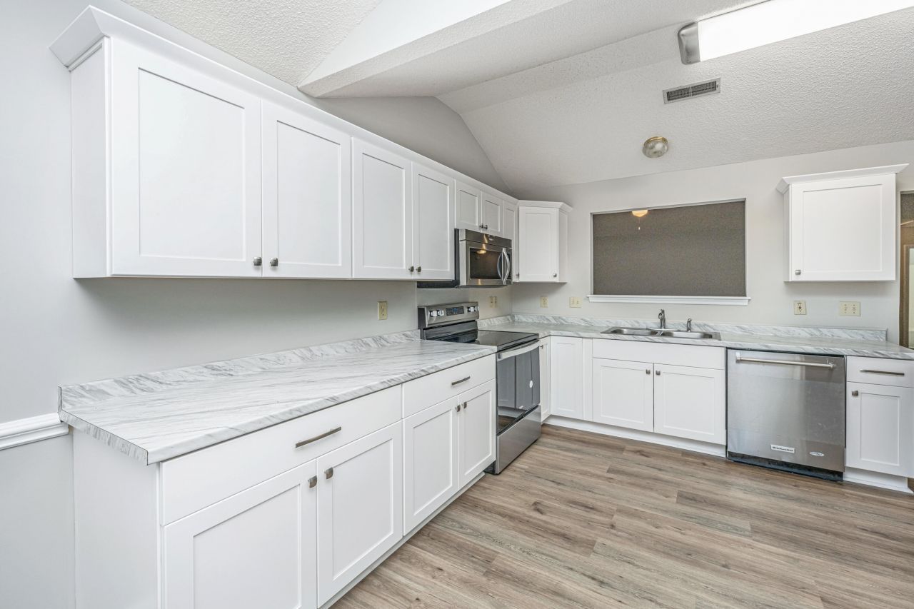 486 Cessna Avenue Photo 14