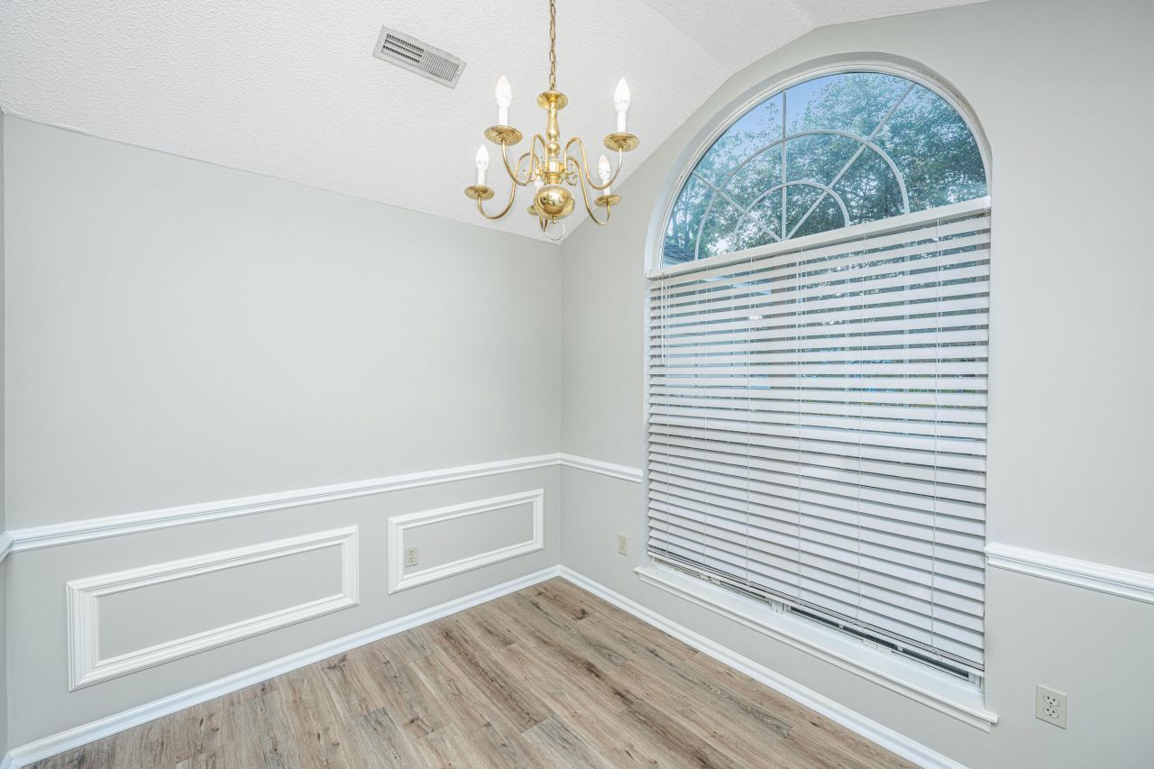 486 Cessna Avenue Photo 15