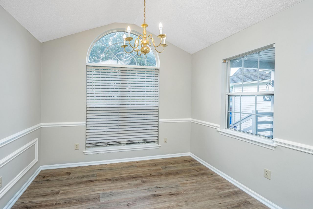 486 Cessna Avenue Photo 16