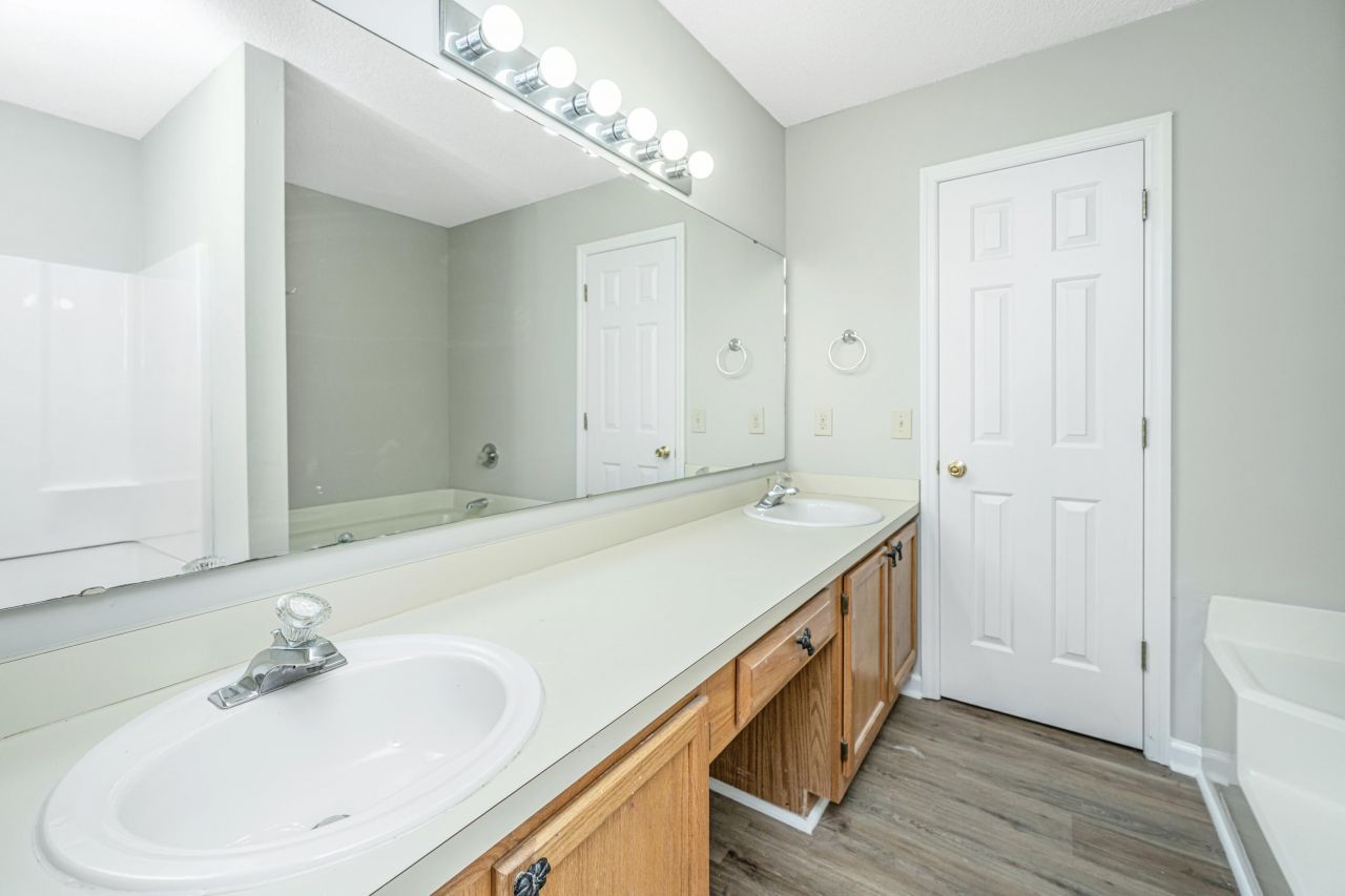 486 Cessna Avenue Photo 23