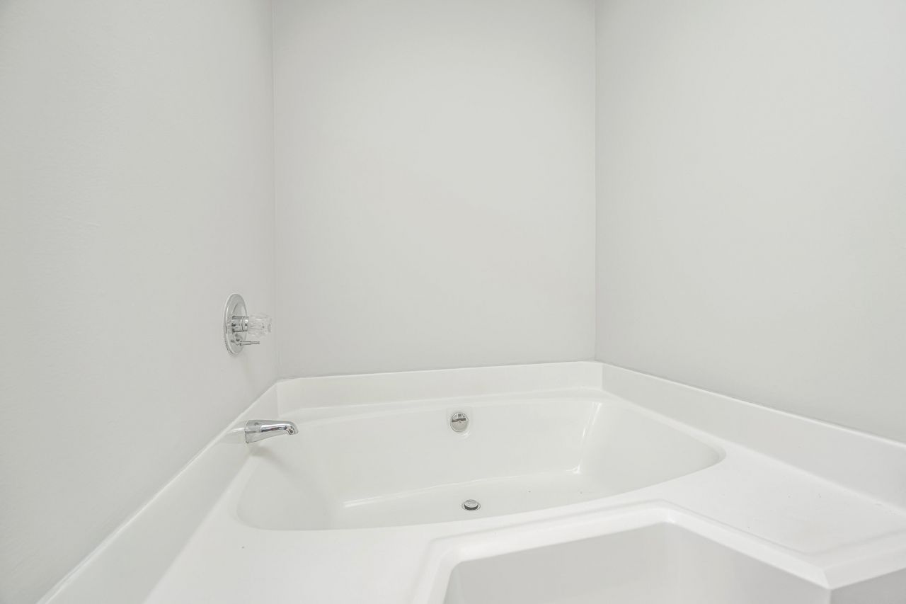 486 Cessna Avenue Photo 25