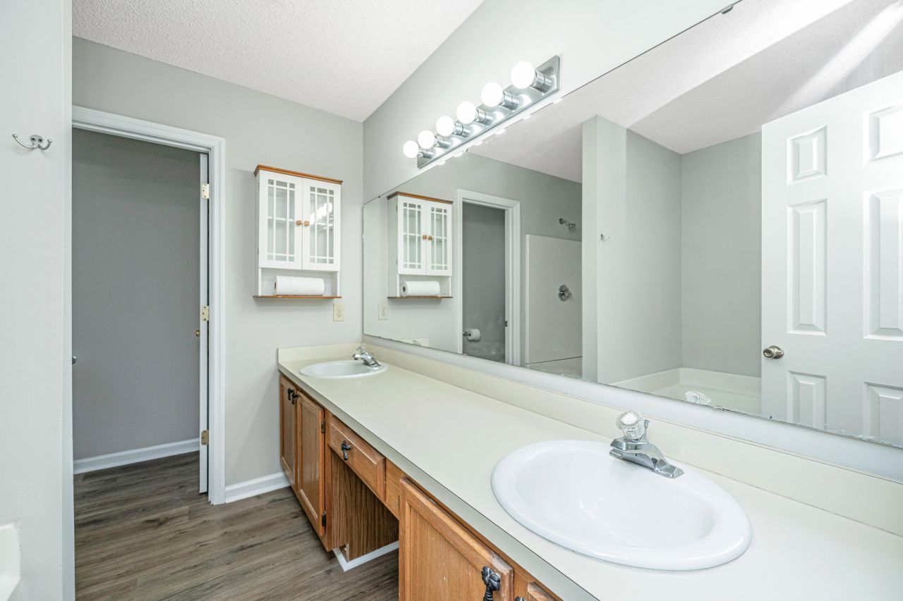 486 Cessna Avenue Photo 26