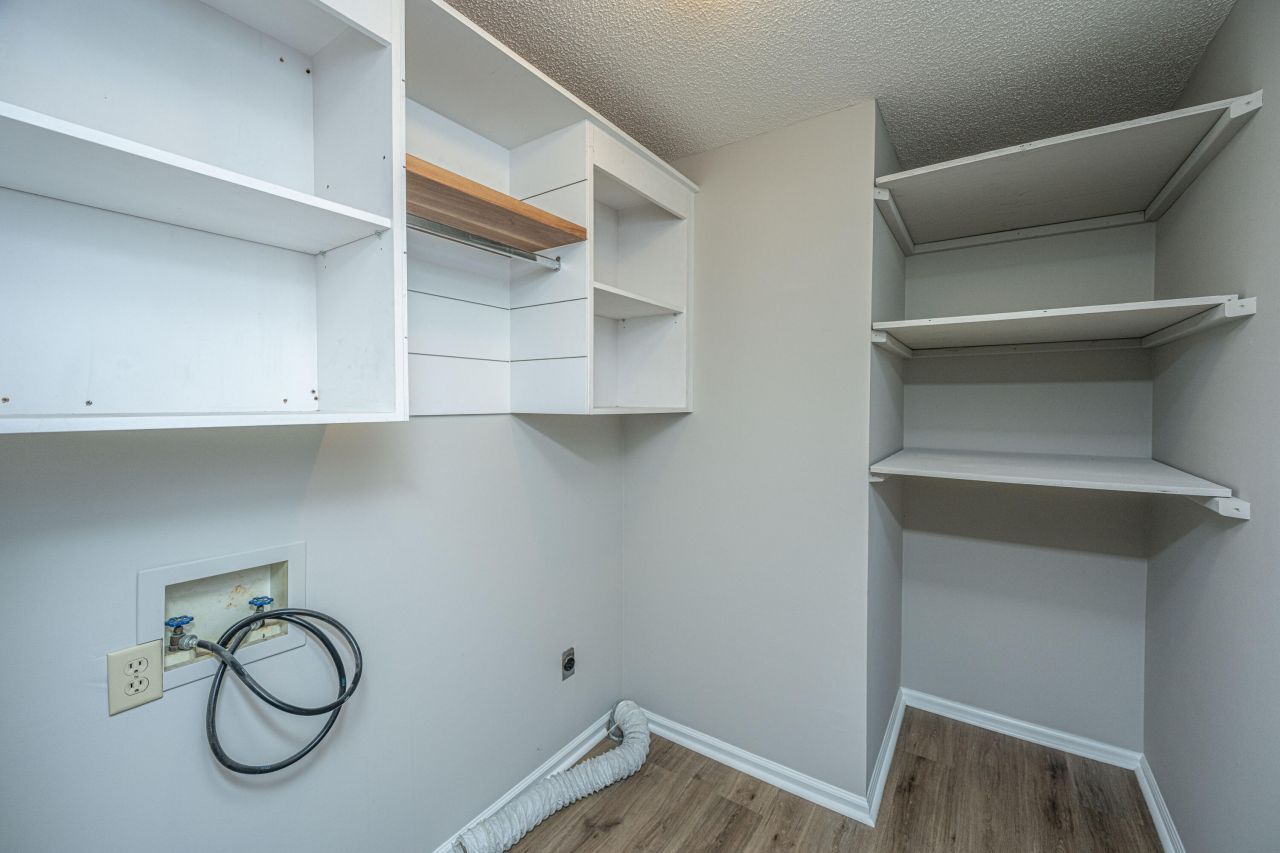 486 Cessna Avenue Photo 32