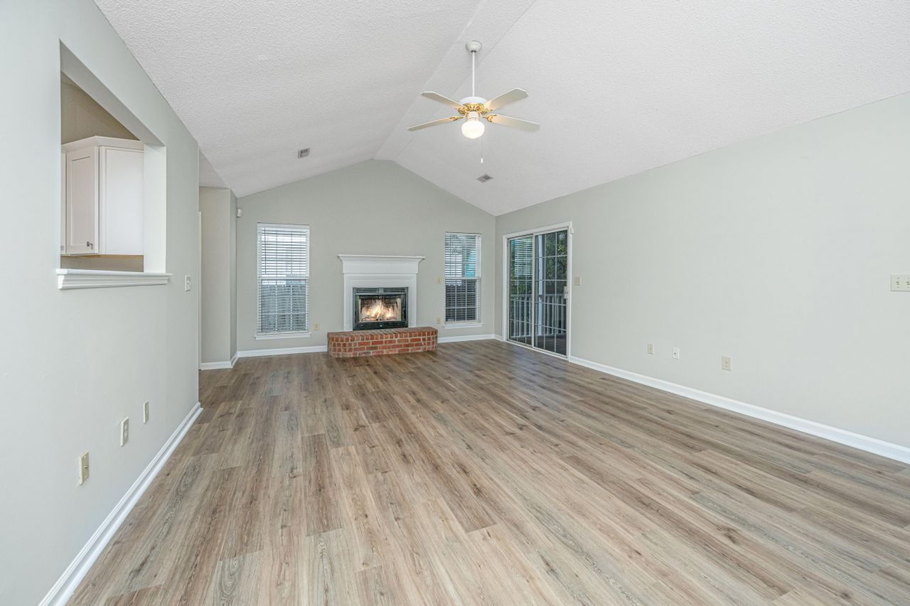 486 Cessna Avenue Photo 6