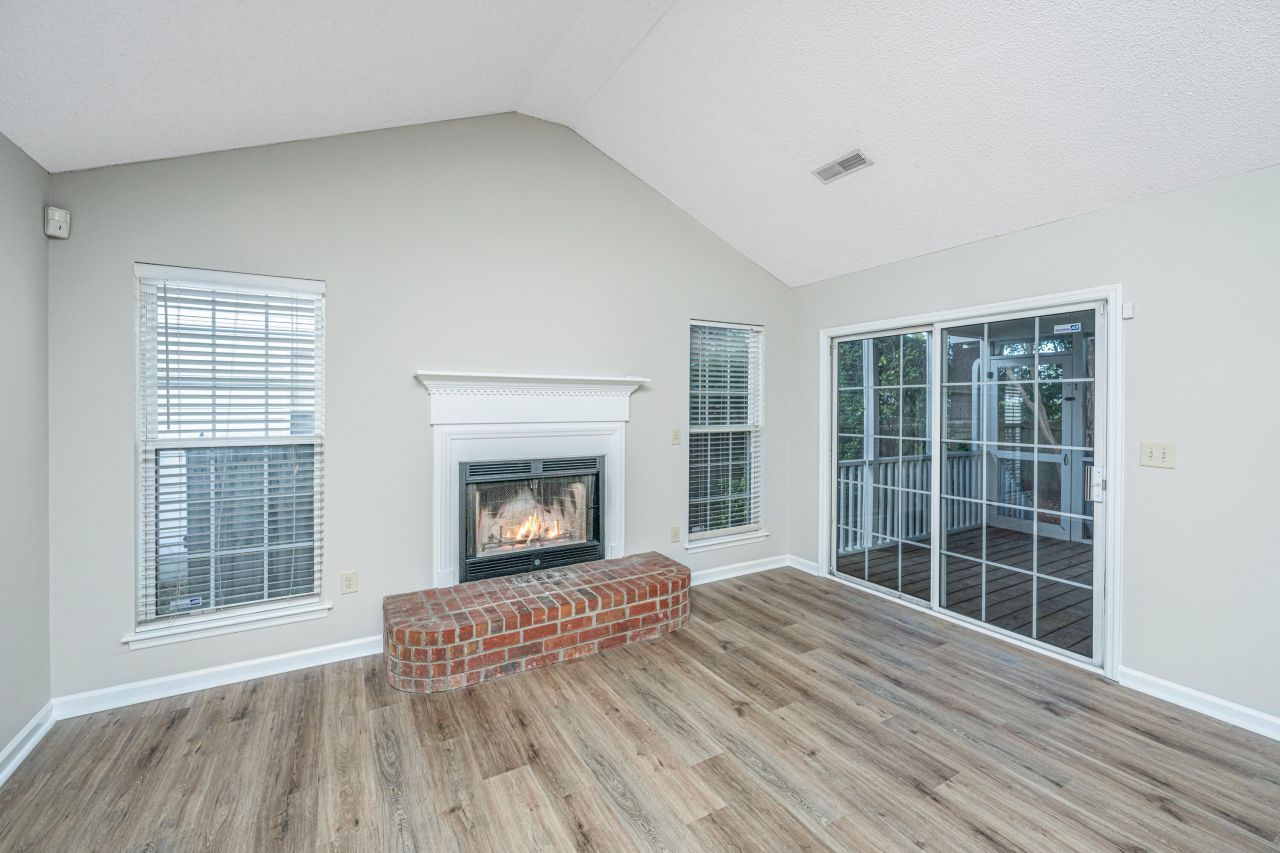 486 Cessna Avenue Photo 9