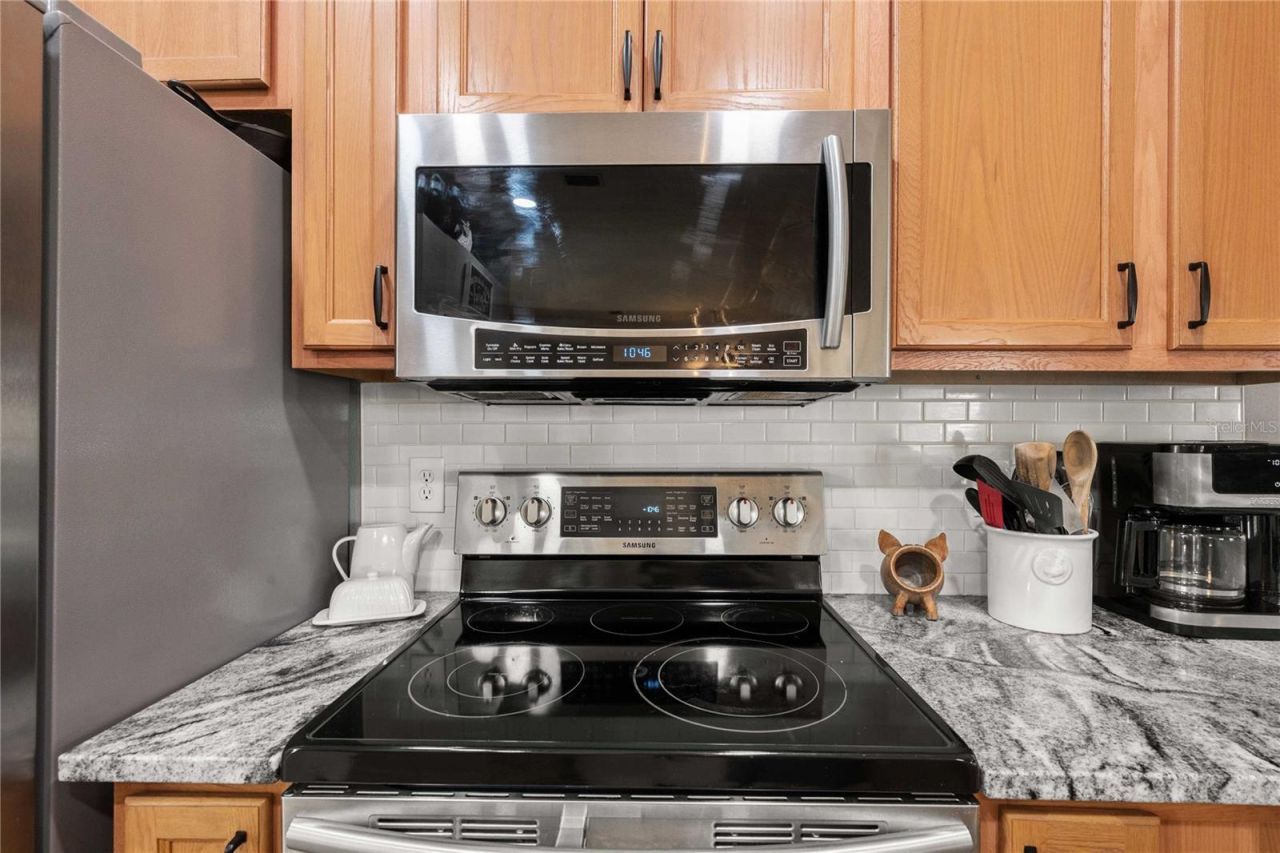 1552 Avondale Ridge Drive, Plant City, FL 33567 Photo