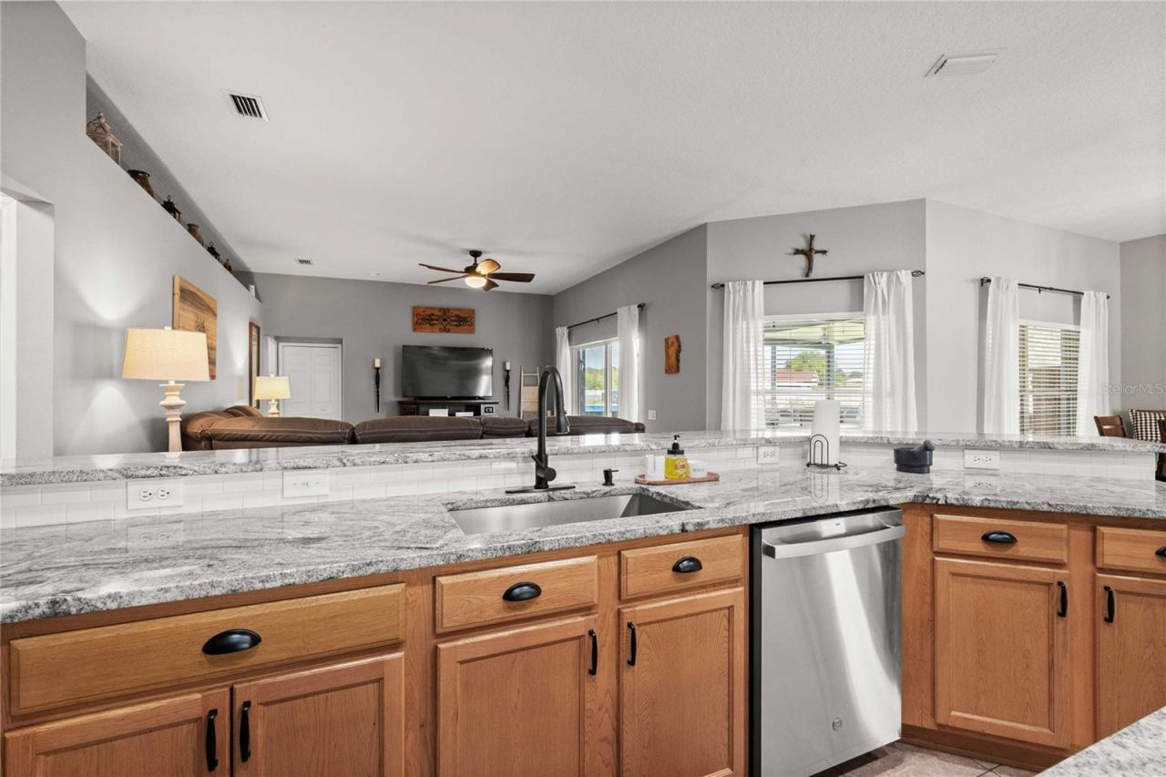 1552 Avondale Ridge Drive, Plant City, FL 33567 Photo