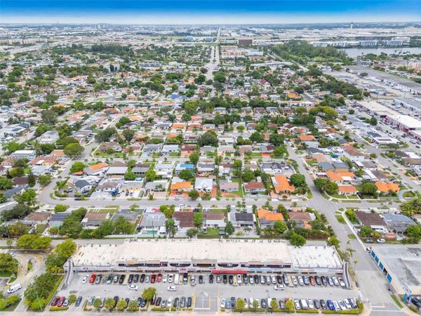 7147 SW 8th St, Miami, FL 33144