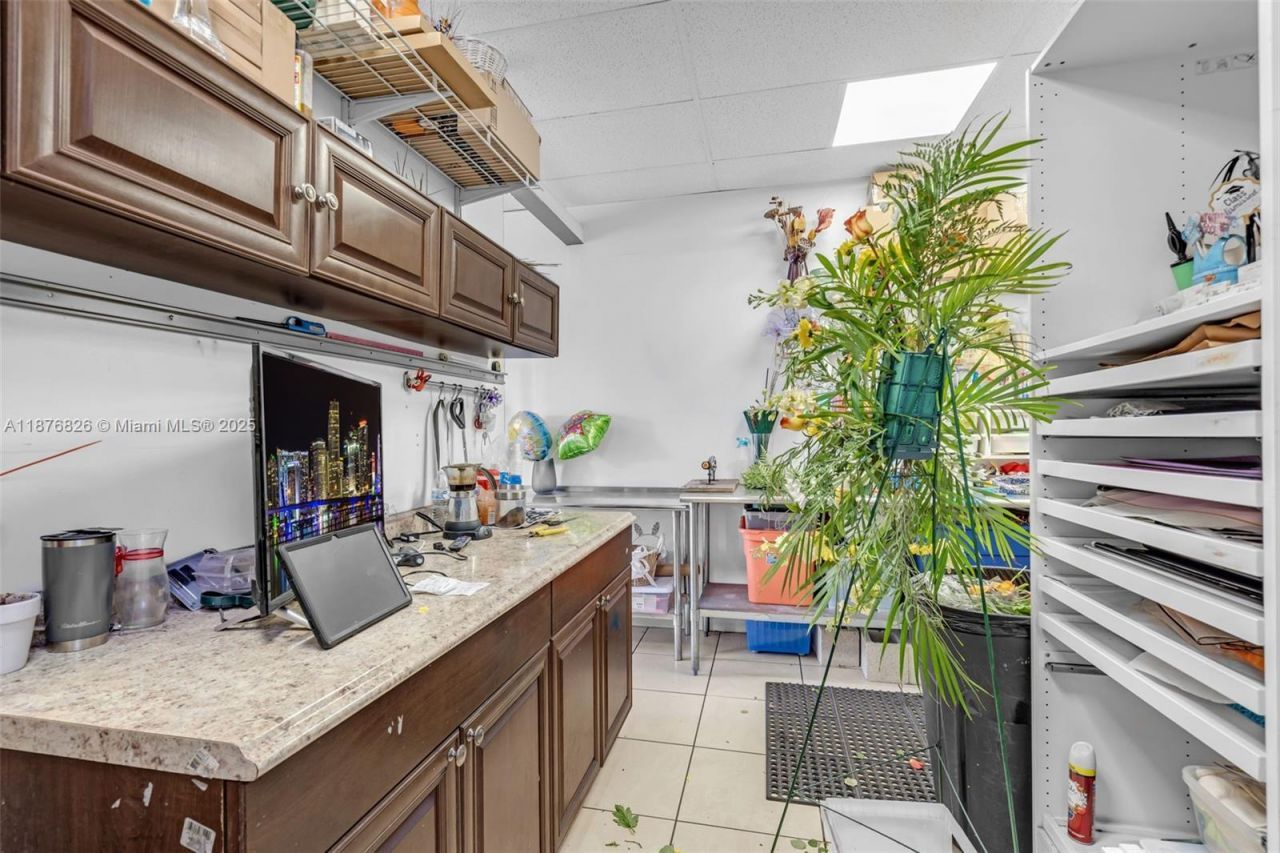 7147 SW 8th St, Miami, FL 33144 Photo