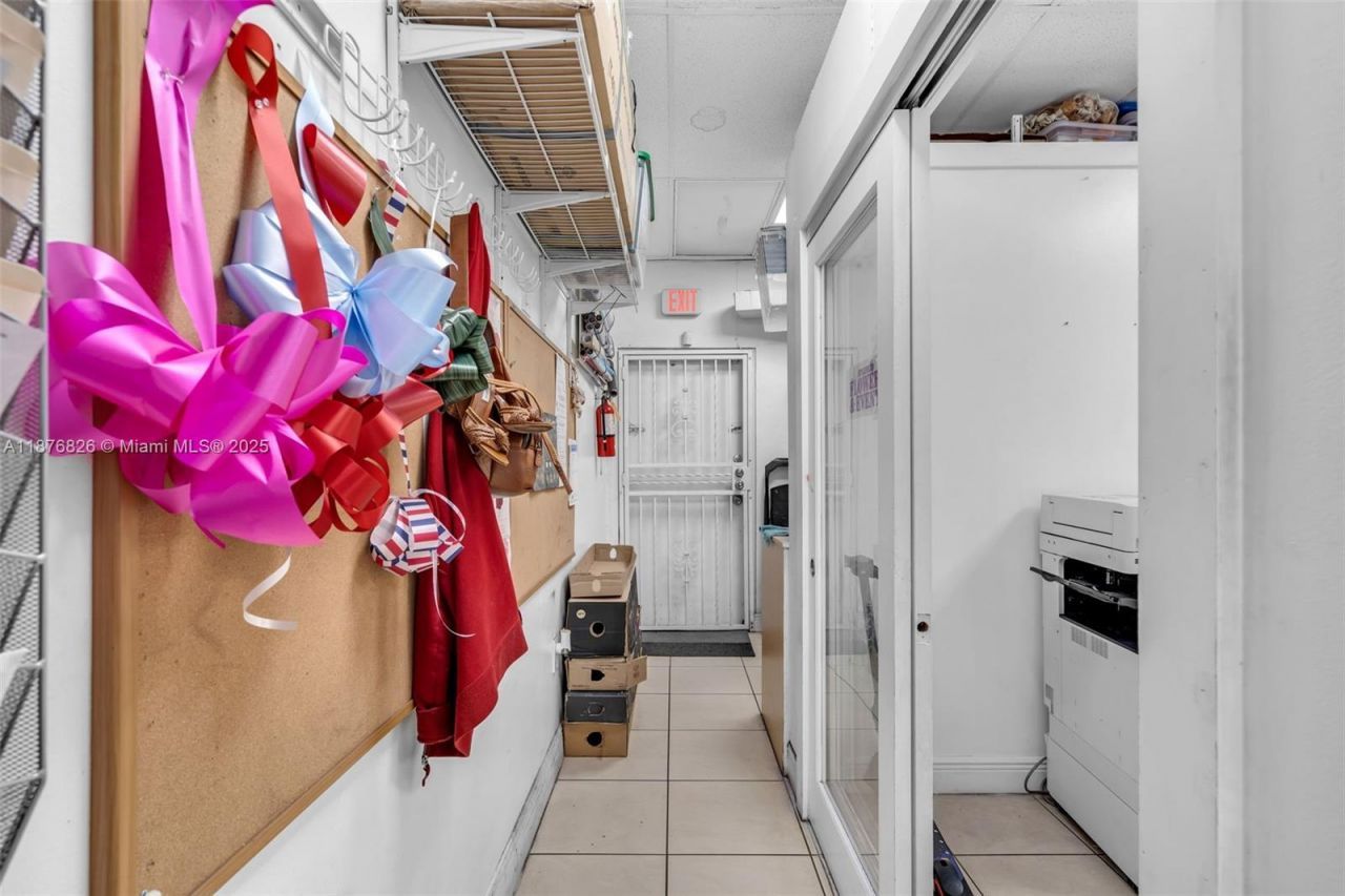 7147 SW 8th St, Miami, FL 33144 Photo