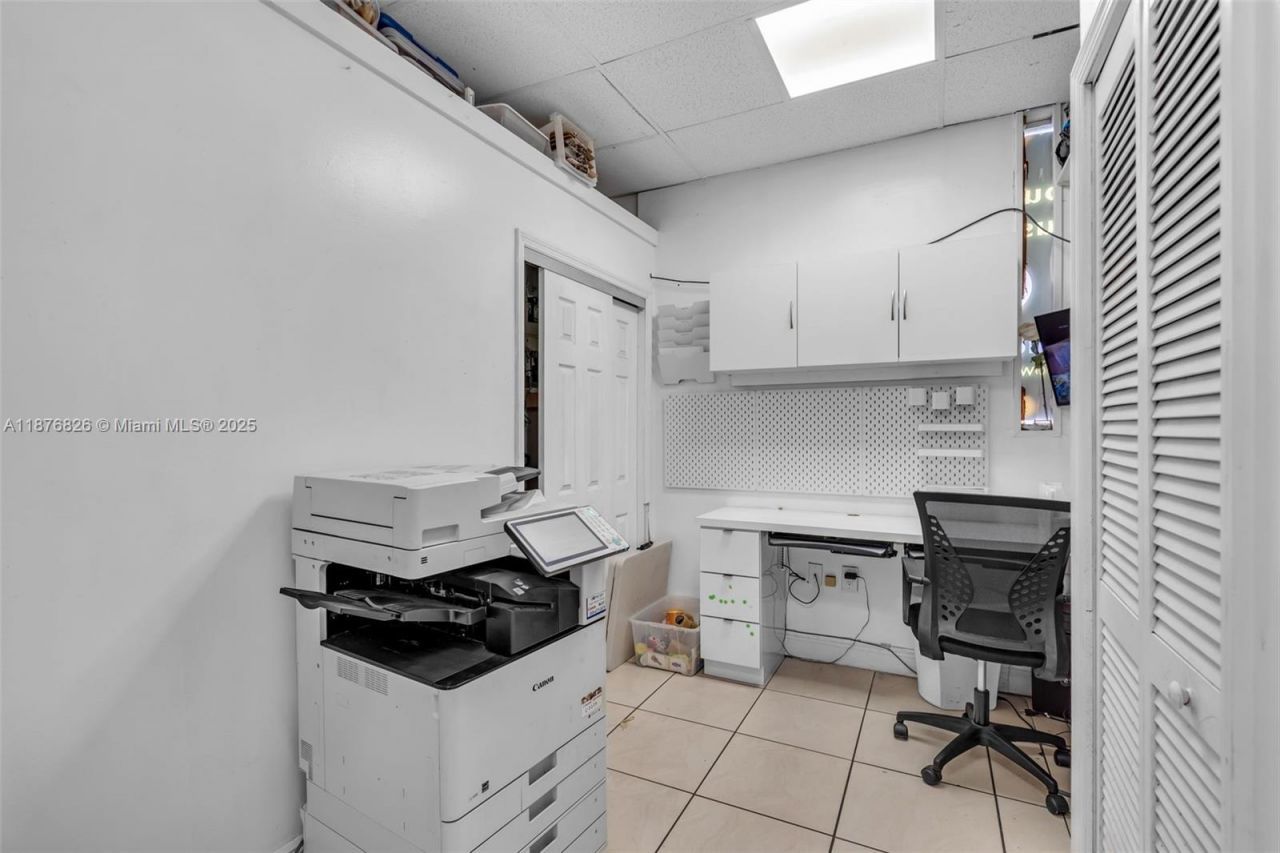 7147 SW 8th St, Miami, FL 33144 Photo