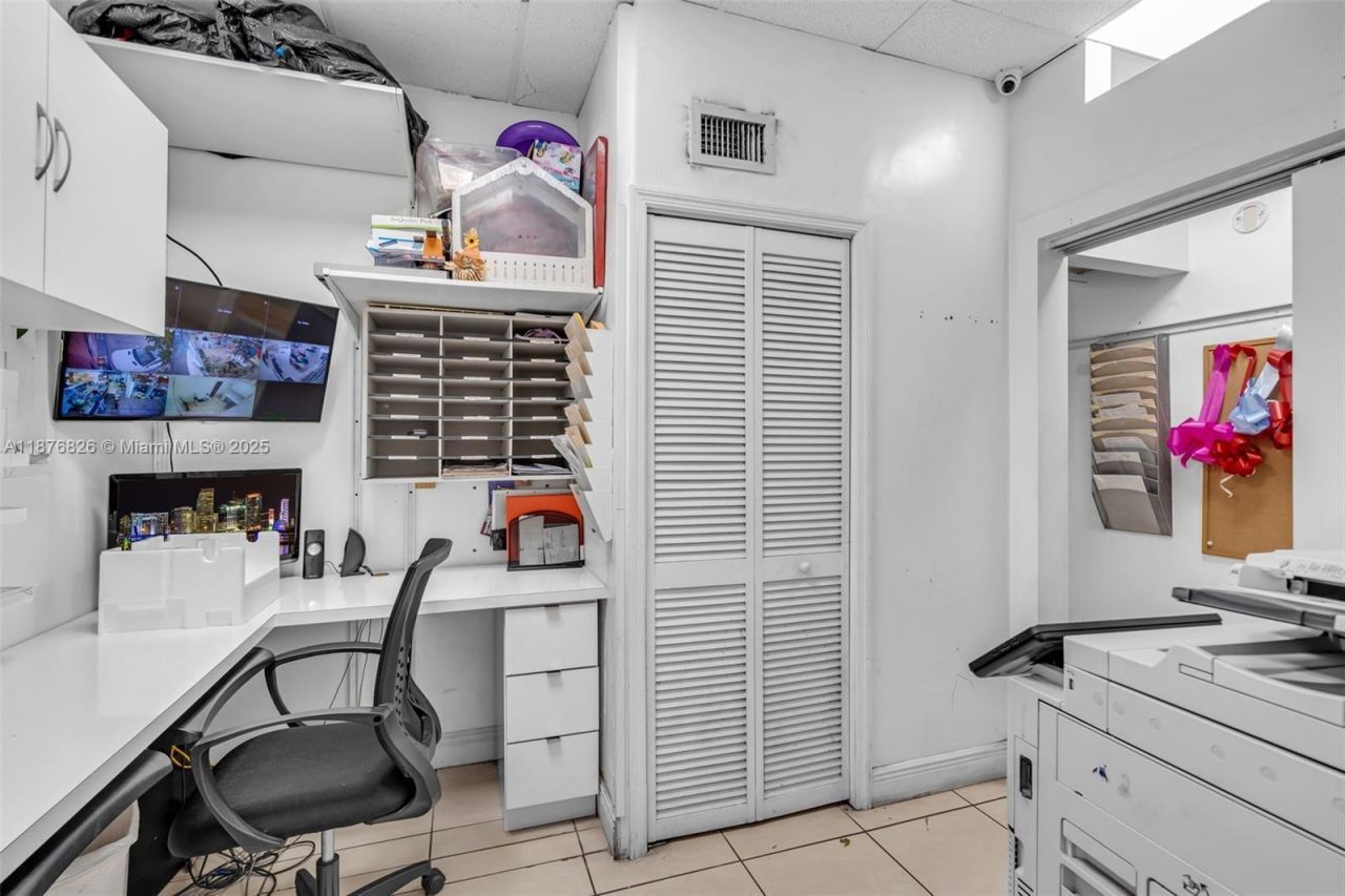 7147 SW 8th St, Miami, FL 33144 Photo