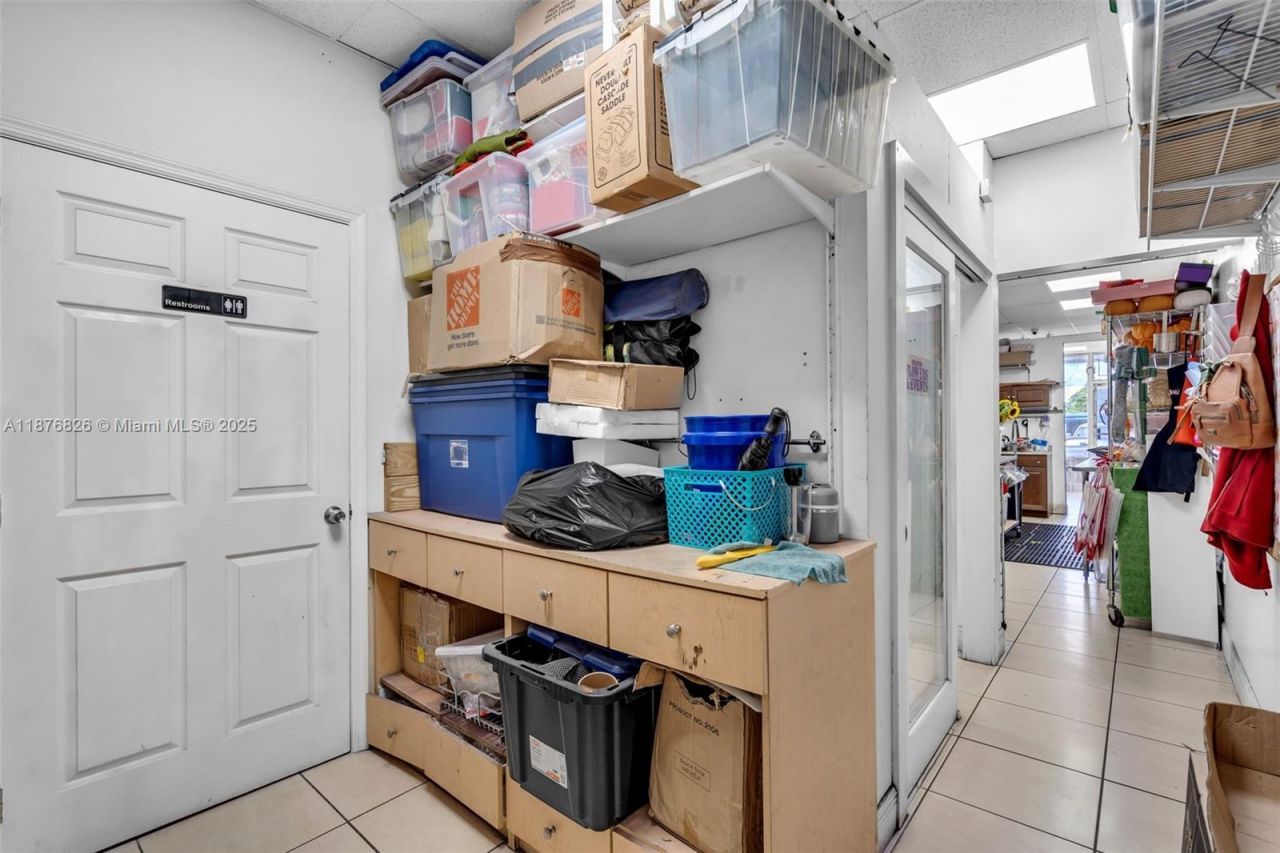 7147 SW 8th St, Miami, FL 33144 Photo