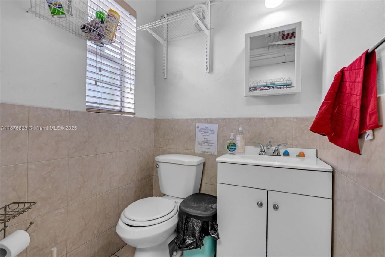 7147 SW 8th St, Miami, FL 33144 Photo