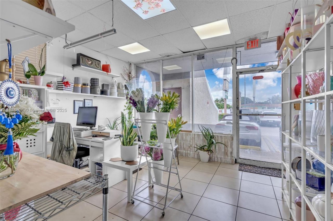 7147 SW 8th St, Miami, FL 33144 Photo