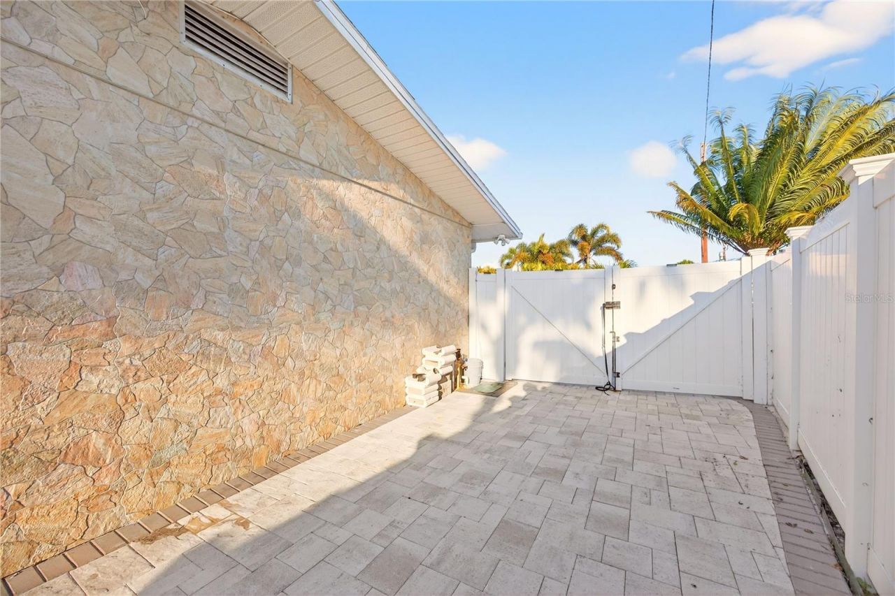 5235 40th Street S, Saint Petersburg, FL 33711 Photo