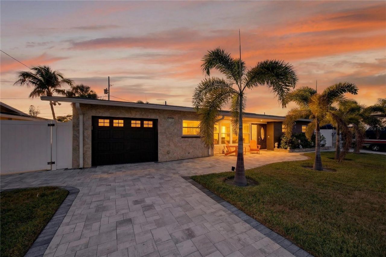 5235 40th Street S, Saint Petersburg, FL 33711 Photo