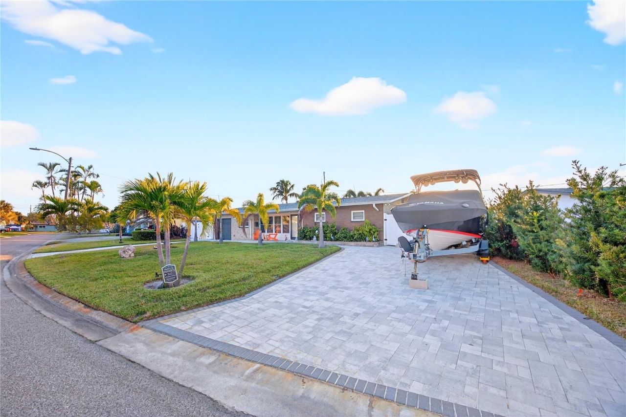 5235 40th Street S, Saint Petersburg, FL 33711 Photo