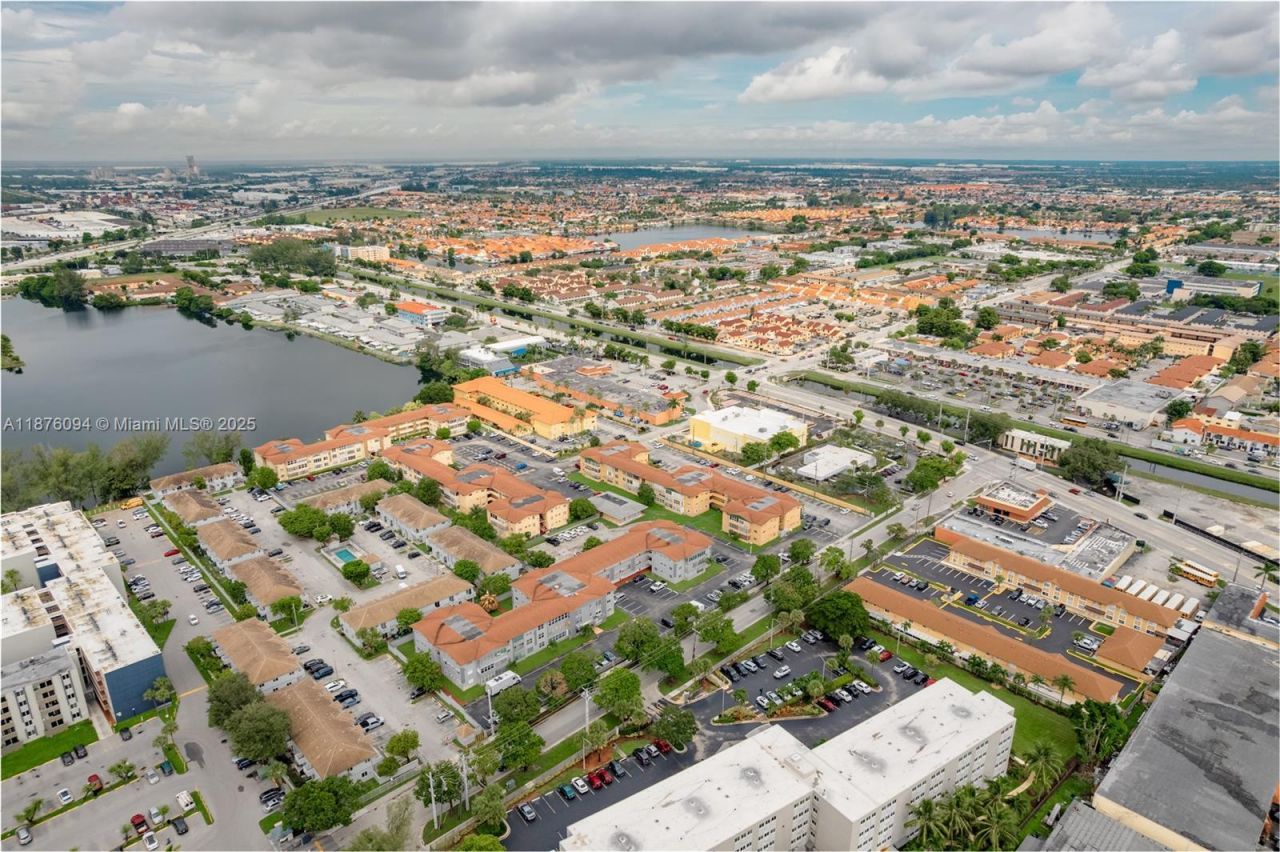 120 Royal Palm Rd, Unit 315, Hialeah Gardens, FL 33016 Photo