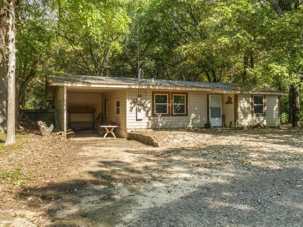 104 Landing St, West Point, AR 72143