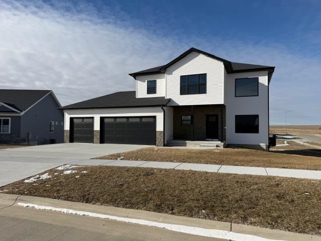 436 Dawson Dr, West Branch, IA 52358 Main Photo