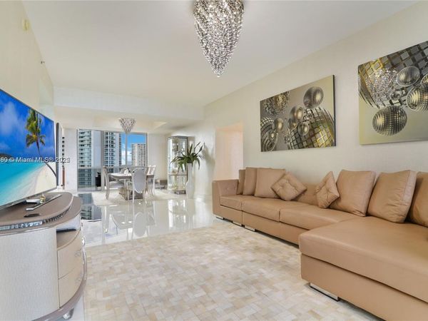 15811 Collins Ave, Unit 704, Sunny Isles Beach, FL 33160